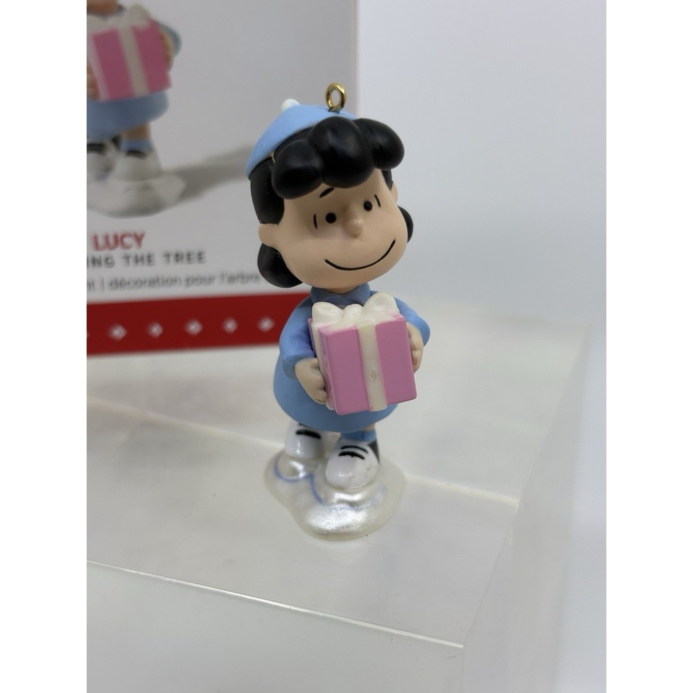Hallmark Keepsake Peanuts LUCY DECKING THE TREE 2015 Ornament Box - Picture 2 of 4